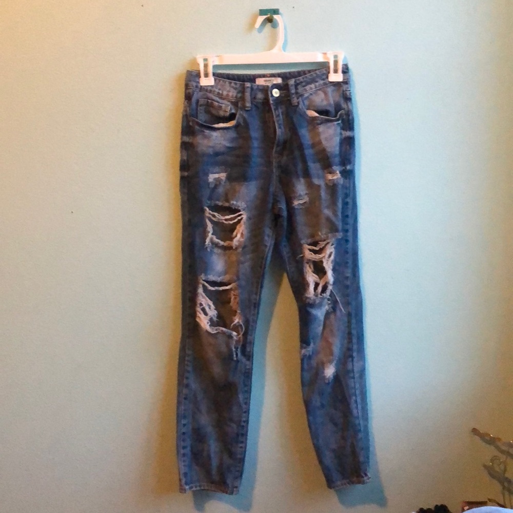 FOREVER 21 DISTRESSED JEANS